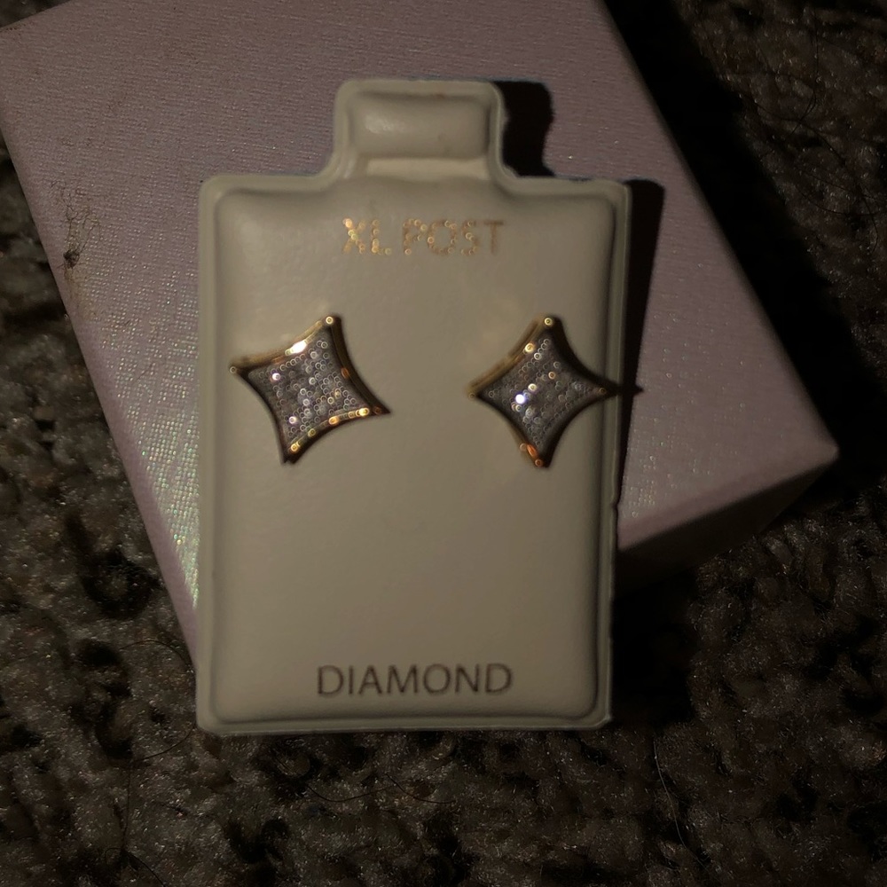 Diamond gold earrings